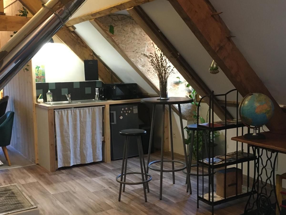 Chez Fred Avec Vue Sur Le Chateau Angles-sur-lʼAnglin Exterior foto